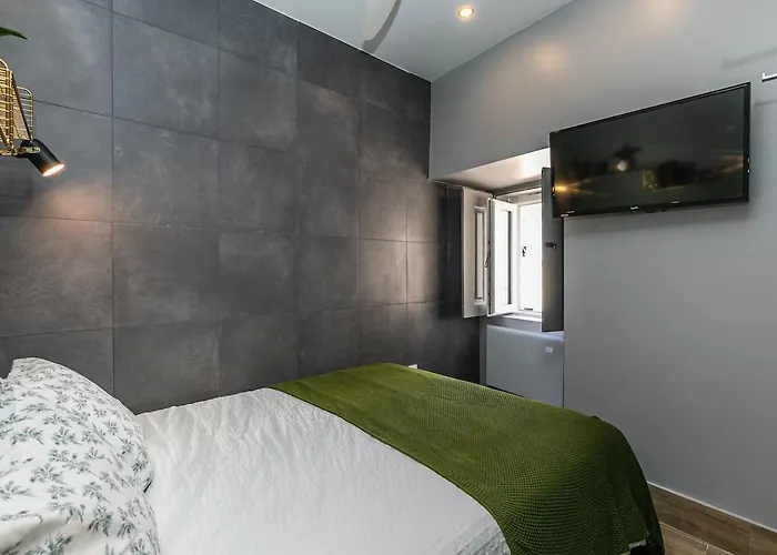 Typical Mouraria By Hosty * Lisboa