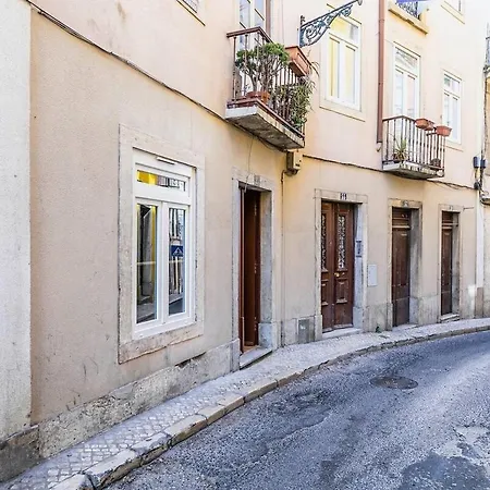 Typical Mouraria By Hosty * Lissabon